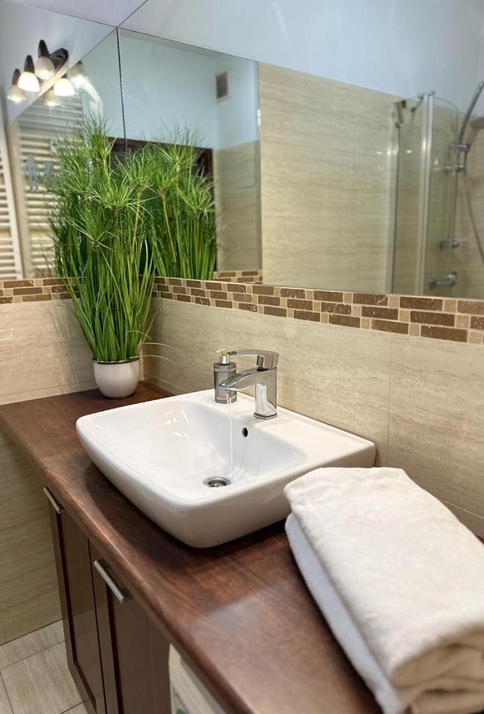 Apartament Przy Rynku Poznan Luaran gambar